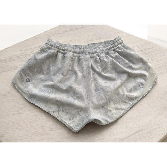 Lululemon Hotty Hot Short 2.5" Lined White Gray Printed Shorts Women's Size 6 - Picture 12 of 12